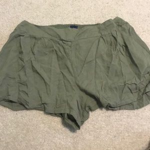 American eagle army green shorts